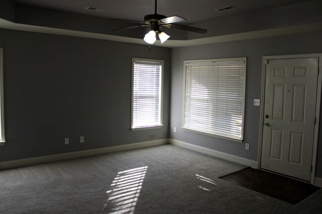 Building Photo - 176 Fields Pond Dr