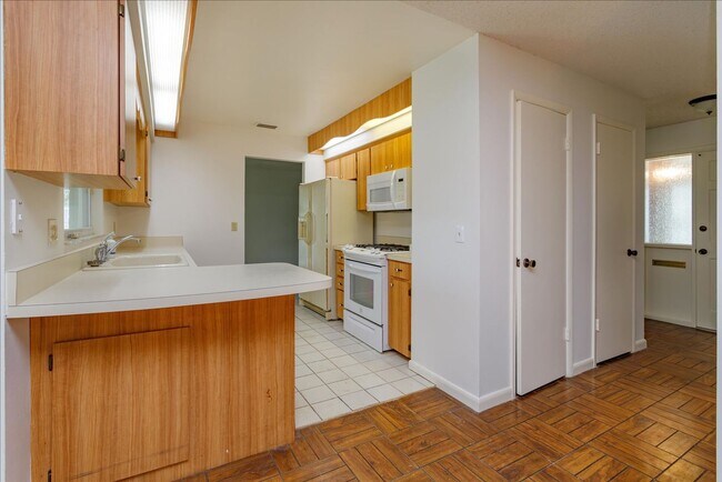 Building Photo - 1192 Lady Susan Dr