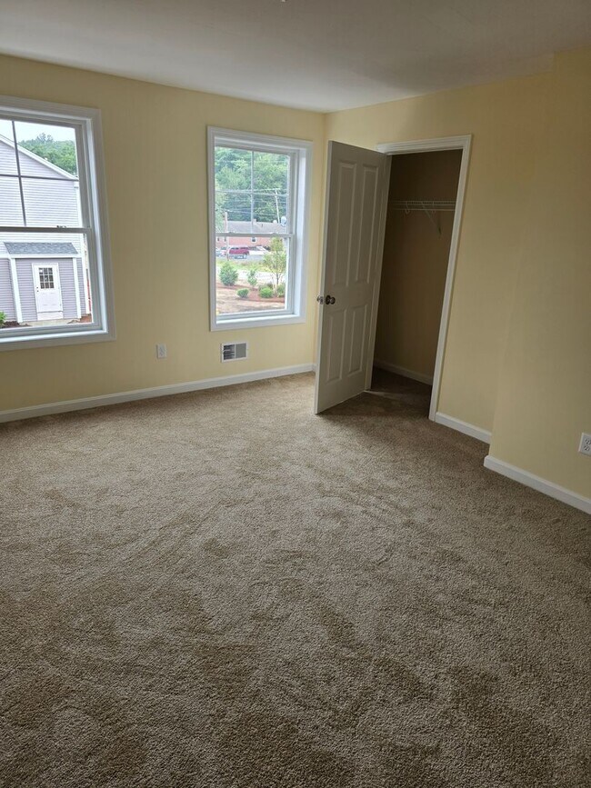 Building Photo - Megway Ct. (2-5)