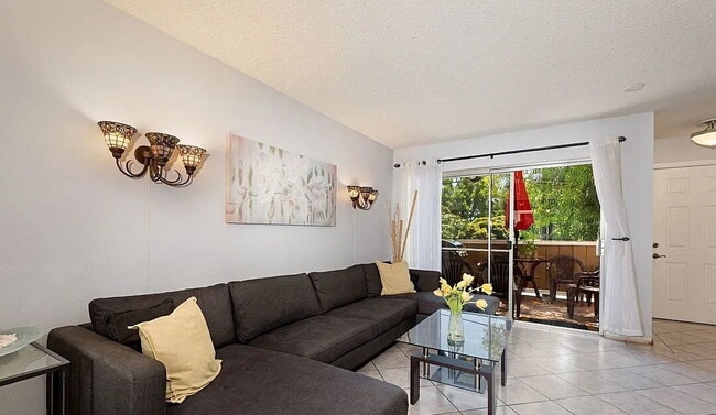 Building Photo - "Charming 1-Bedroom San Fernando Apartment with Modern Granite Touches!"