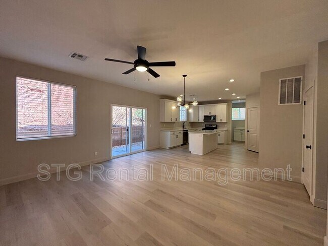 Building Photo - 840 Twin Lakes Dr