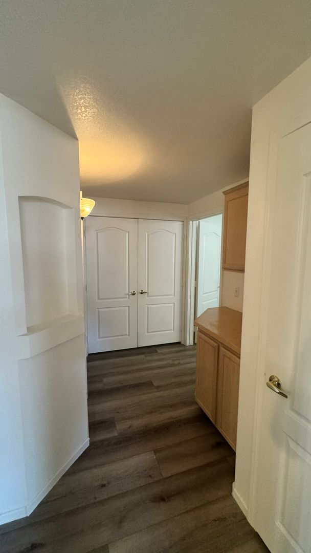 Building Photo - Gated Community 2 bedroom 1 car garage