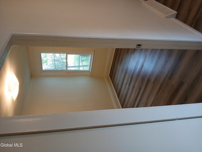 Building Photo - 405 3rd Ave