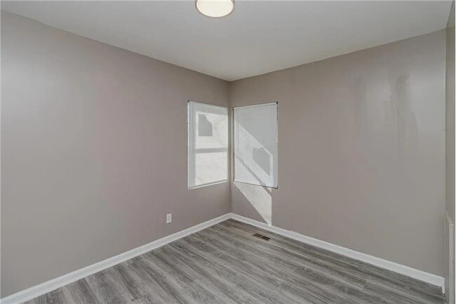 Building Photo - 919 N Piatt Ave