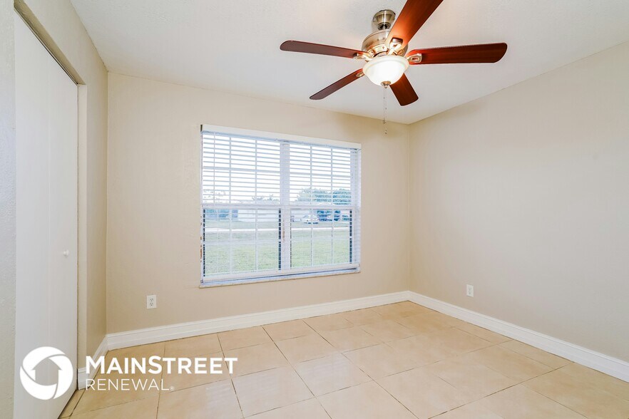 Building Photo - 418 NE 15th Ave