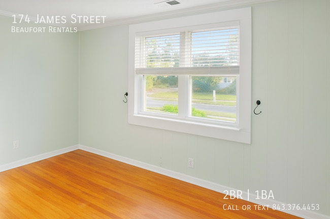 Building Photo - 174 James St