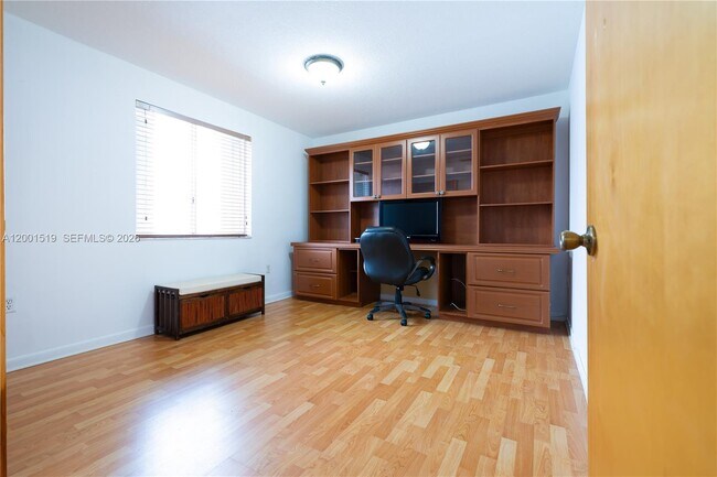 Building Photo - 10017 W Okeechobee Rd