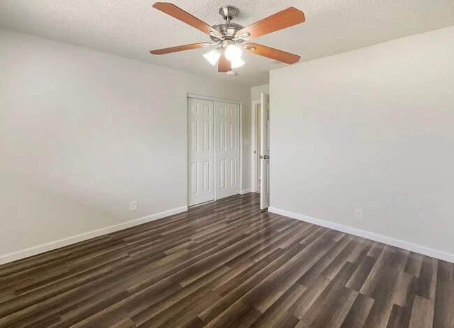 Building Photo - 5921 Hillsdale Blvd