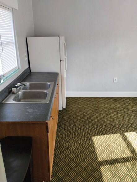 Building Photo - 169 SE Camelot Loop