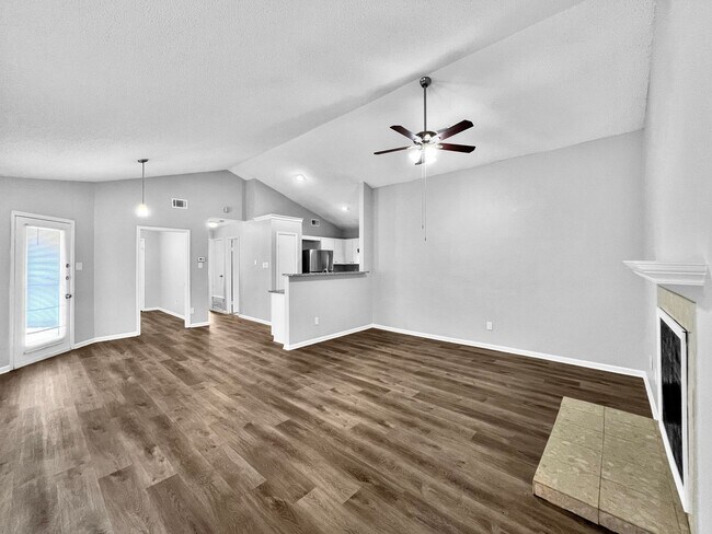 Building Photo - Charming 3-Bed, 2-Bath Home in Lewisville with Open Floor Plan & Fireplace