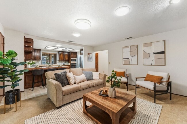 Building Photo - $500.00 off 1st Mo Rent: Move In Special! Quiet & Central Neighborhood - 3 Bedroom 2 Bathroom - L...