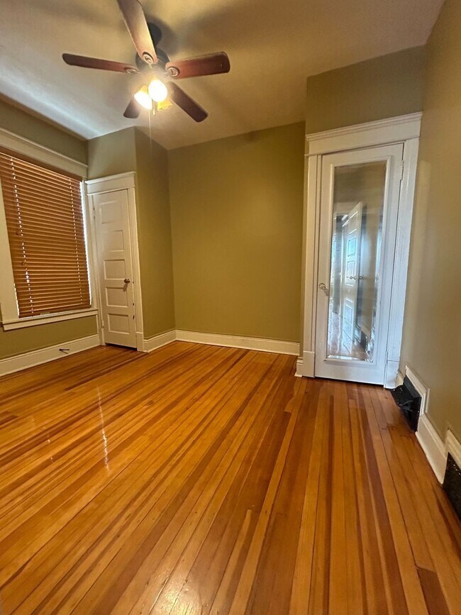 Building Photo - Beautiful 2 Bedroom Townhouse!