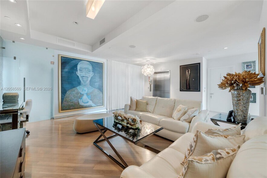 Building Photo - 1331 Brickell Bay Dr