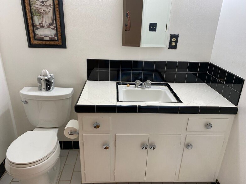 Building Photo - 332 E Landsford St