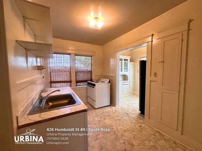 Building Photo - 1-Bedroom Apartment with Vintage Charm Near Downtown Santa Rosa