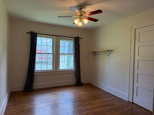 Building Photo - Fantastic 3 Bedroom Bungalow