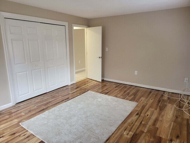 Building Photo - 1 Hallmark Gdns