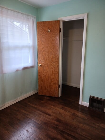 Building Photo - 33 Marshall Dr