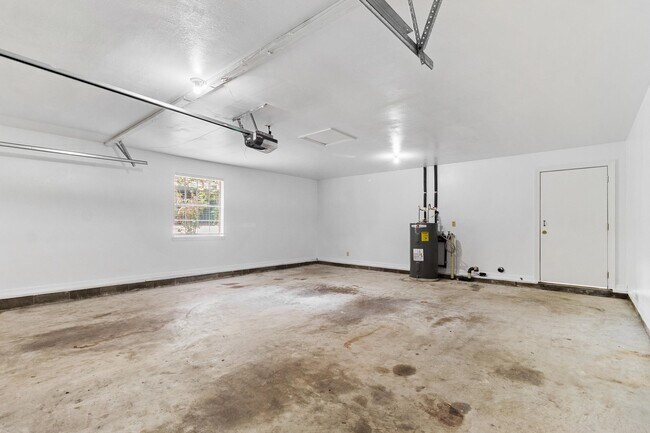 Building Photo - 3108 Briarwood Dr