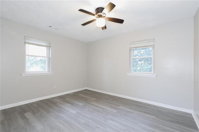 Building Photo - 2829 Belvedere Ln