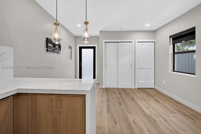 Building Photo - 1011 NW 30th Pl