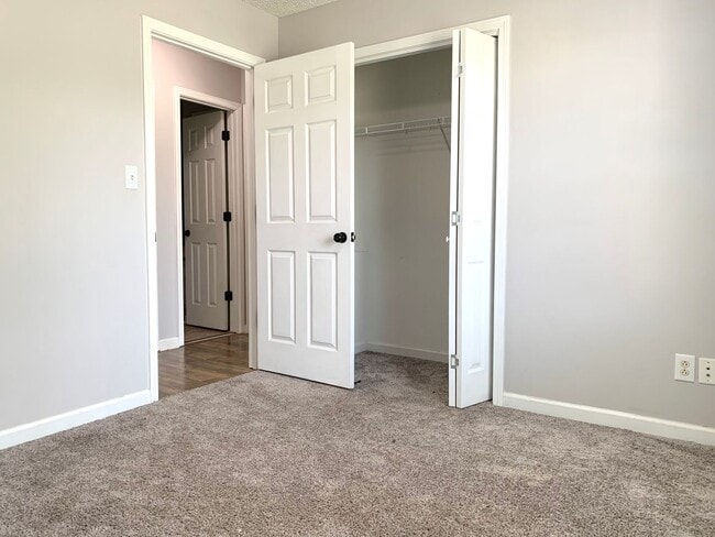 Building Photo - 1013 Mile High Dr