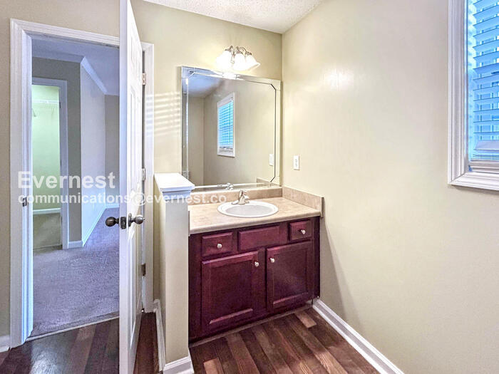 Building Photo - 7073 Blairs View Dr