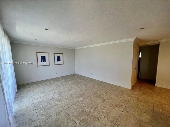 Building Photo - 2700 NE 135th St