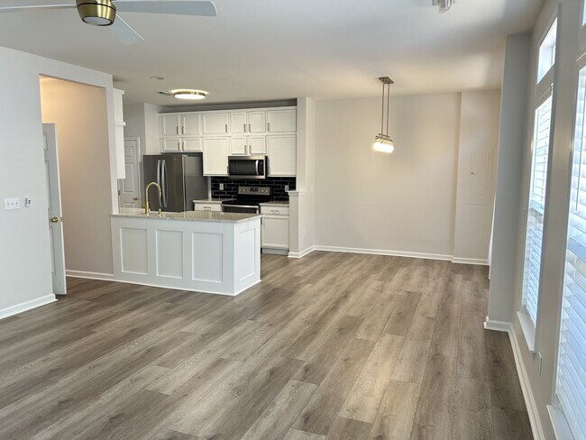 Building Photo - 263 Hadley Commons Dr