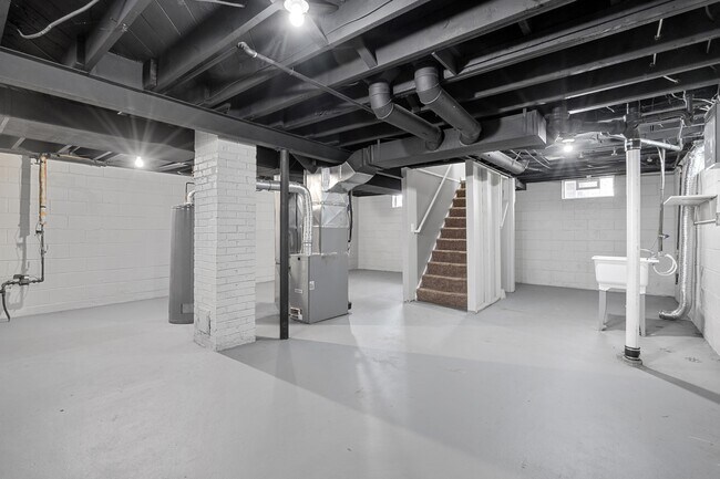 Building Photo - 13748 Helen St