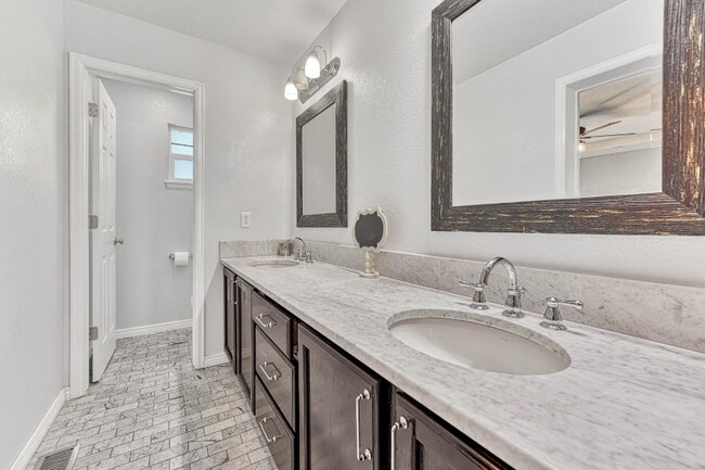 Building Photo - 10566 Cherrybrook Cir