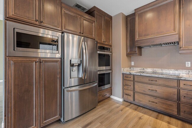 Building Photo - Lovely 3 bed / 2.5 bath Home in the Power ...