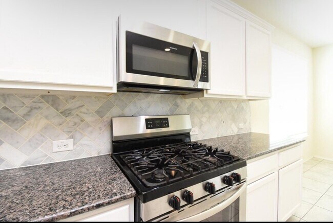 Building Photo - 9431 Summer River Dr