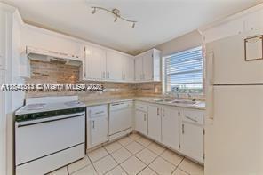 Building Photo - 2025 NE 164th St