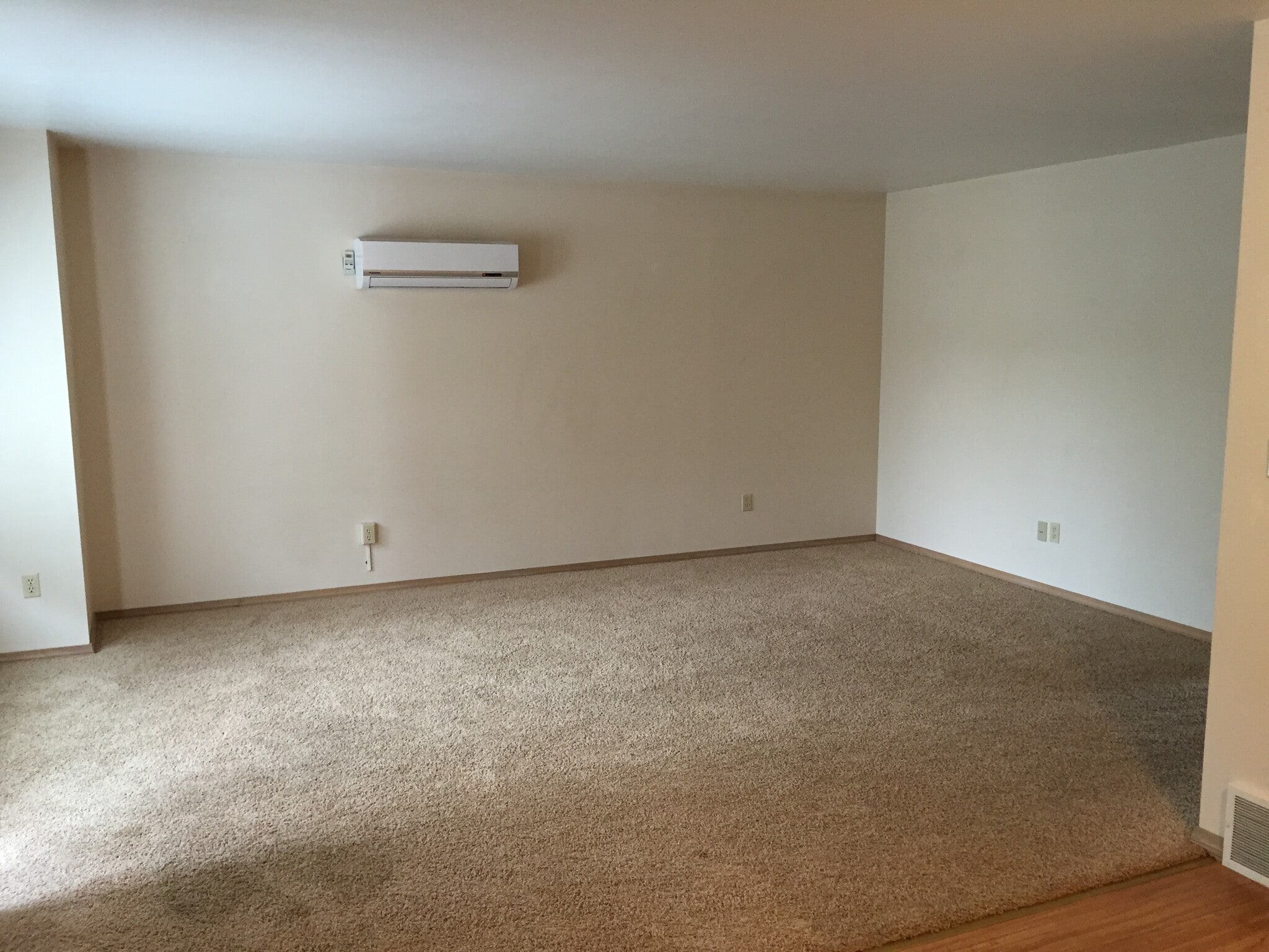 Building Photo - 1608 Sand Ct