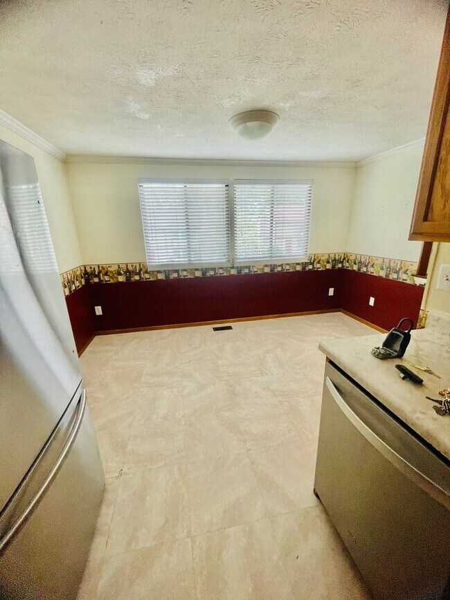 Building Photo - 3 bed- 1.5 Bath- Bridgeville Pa