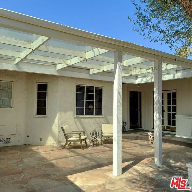 Building Photo - 341 S Rodeo Dr
