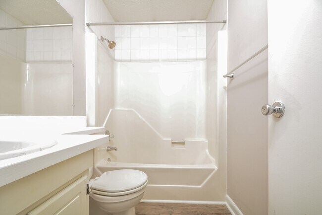 Building Photo - 1609 Hickoryridge Ct