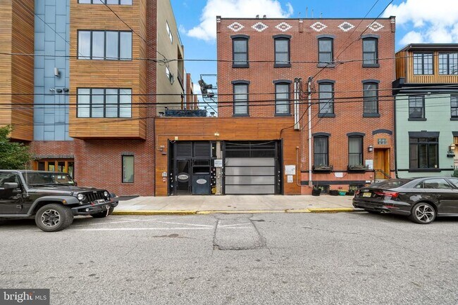 Building Photo - 1247 E Columbia Ave