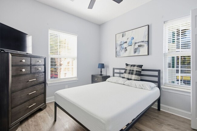 Building Photo - 3-Bedroom, 2Bath Condo end unit