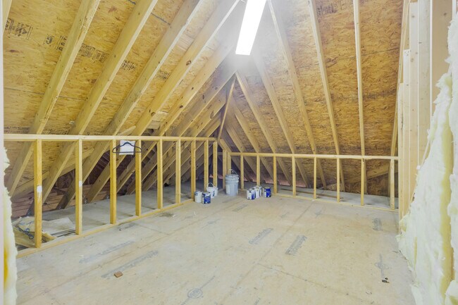 Building Photo - 1609 Lucerne Way