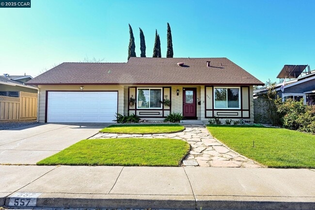 Primary Photo - 557 Alameda Dr