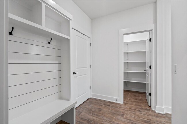 Building Photo - 110 N Banner Ave