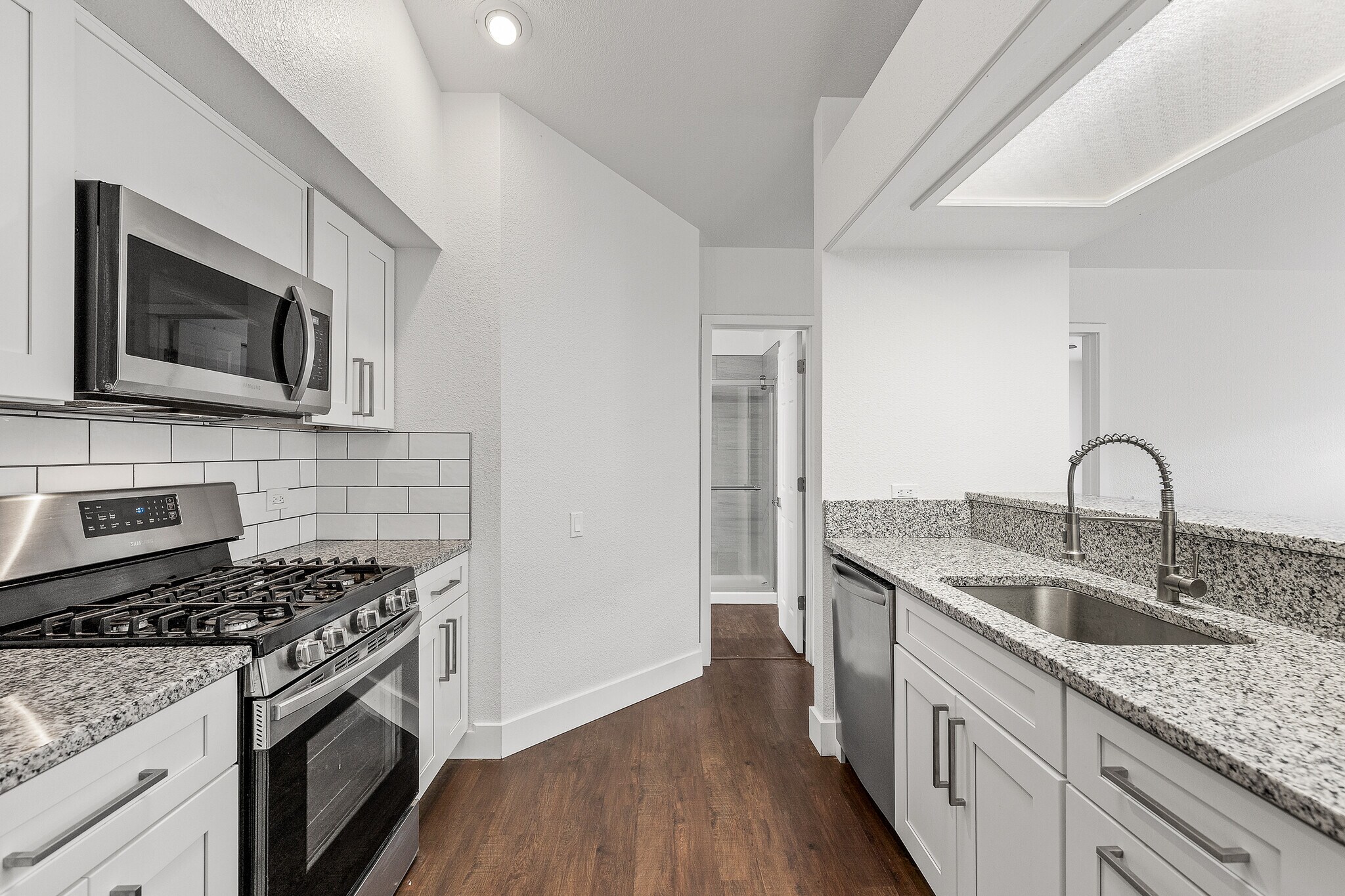 Building Photo - 111 E Oak Ave