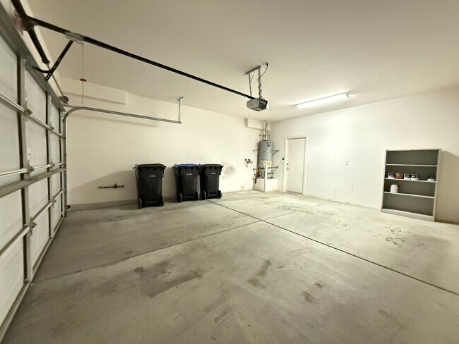 Building Photo - 2240 Shadow Canyon Dr