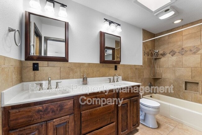 Building Photo - 3614 Versailles Dr