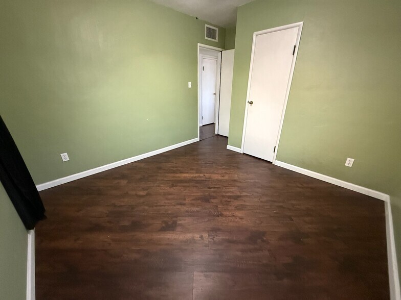 Building Photo - 1634 E 12th St