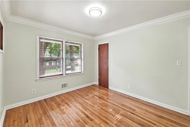 Building Photo - 2798 Dearwood Dr SW