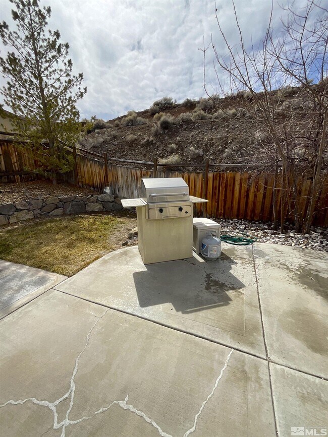 Building Photo - 2847 Falcon Ridge Dr