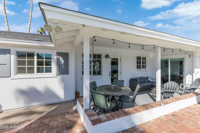 Building Photo - 4211 E Whitton Ave